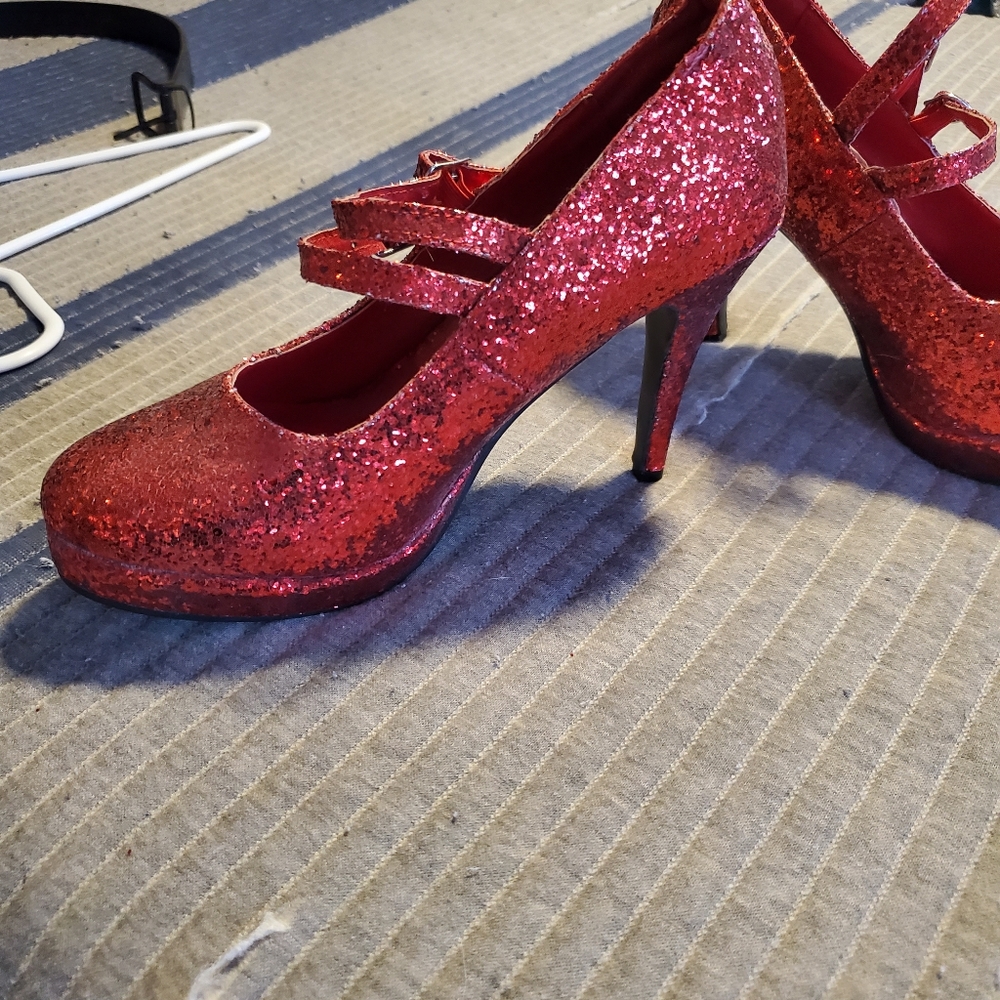 Shoes - Picture 4 of 5